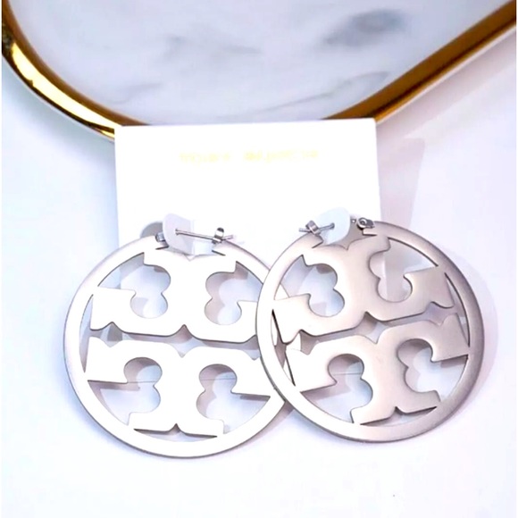 Tori Burch NEW T Logo Silver Circle Earrings - Picture 2 of 5